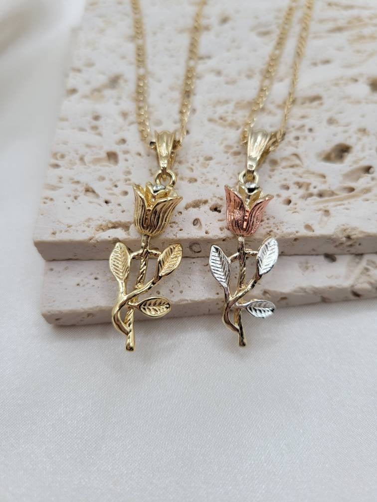 Rose pendant necklace