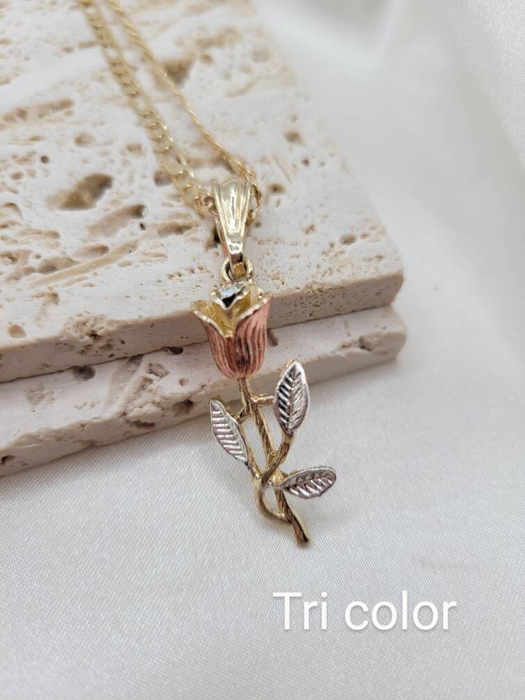 Rose pendant necklace