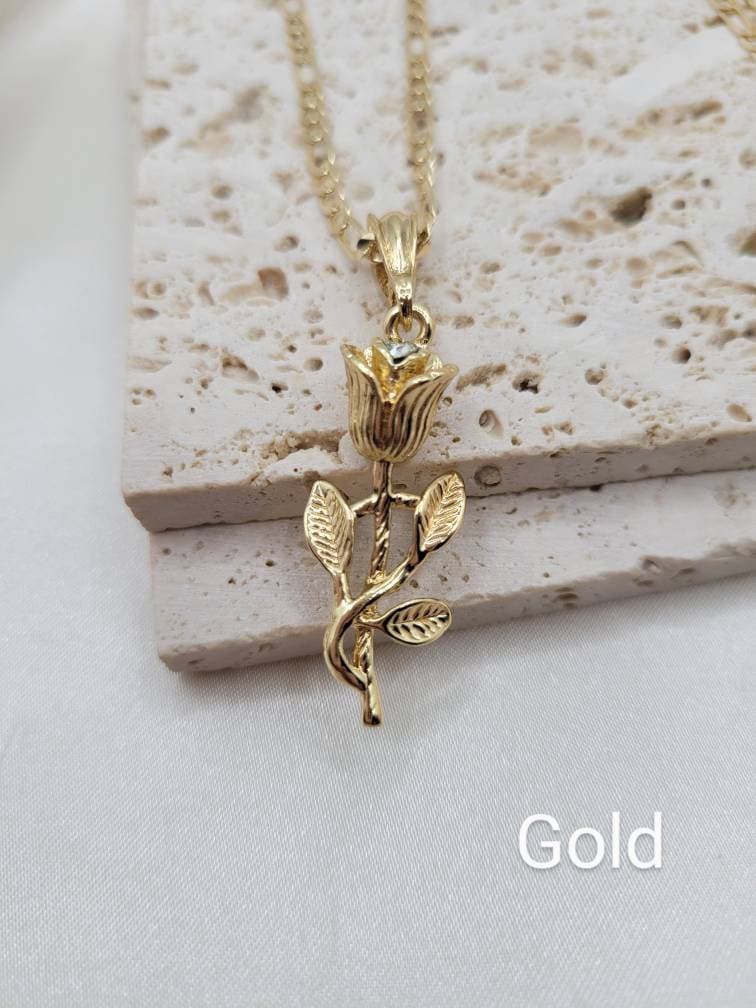 Rose pendant necklace